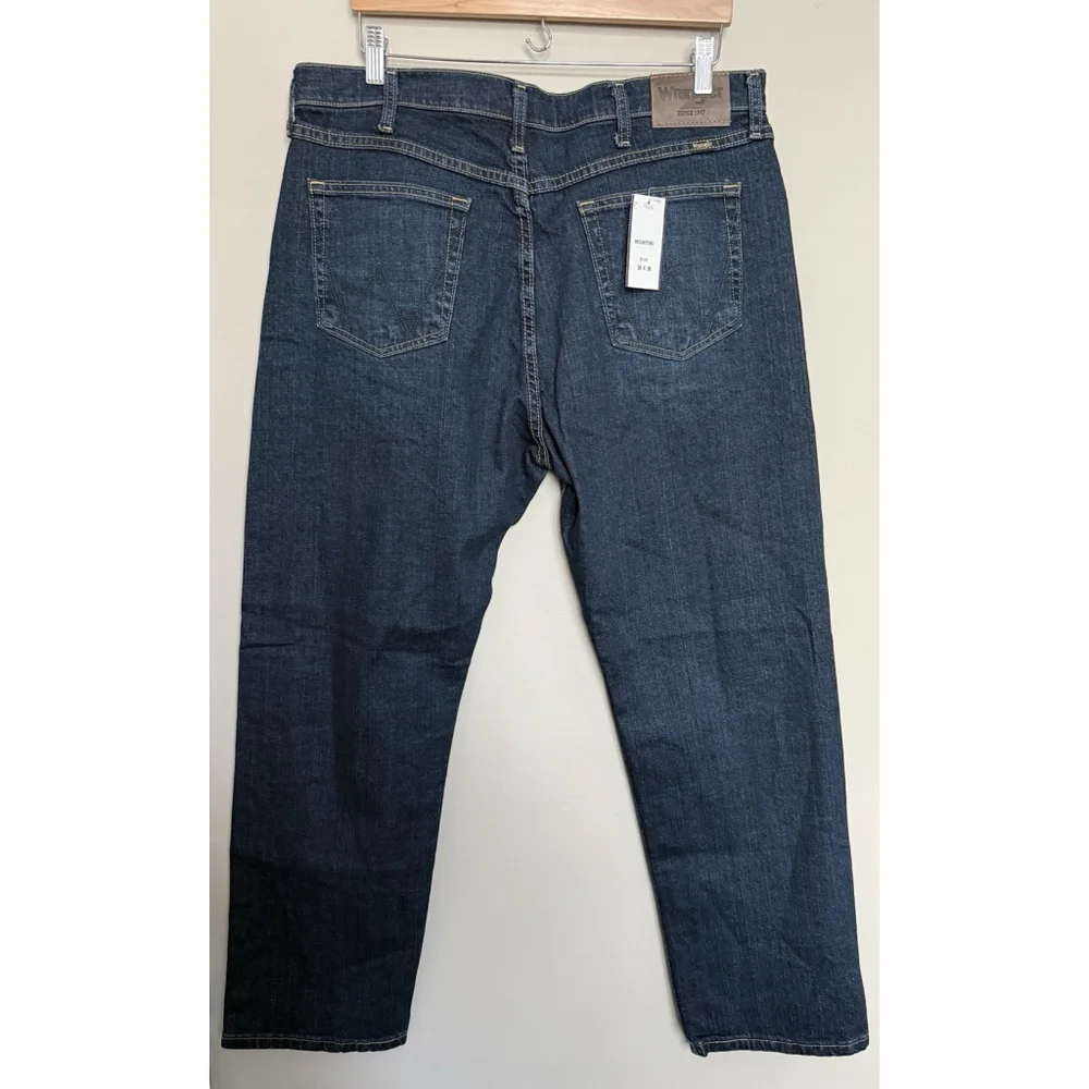 Wrangler Jeans Men's Size 38x30 Regular Fit Denim Straight Leg Stretch‎ NWT